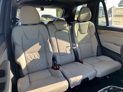 Used 2026 Volvo XC90 B6 Plus w/ Protection Package Premier image 10