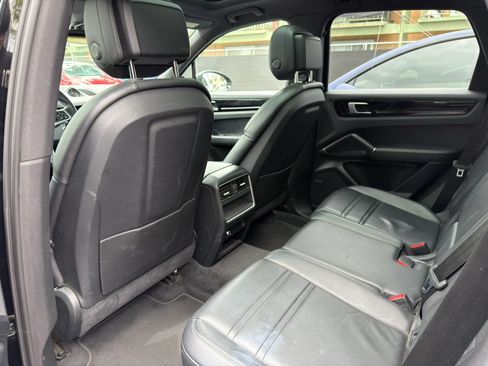 Used 2019 Porsche Cayenne AWD/4WD image 5