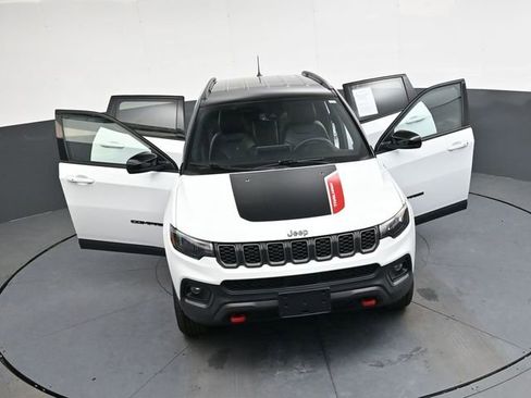 Used 2024 Jeep Compass Trailhawk image 41