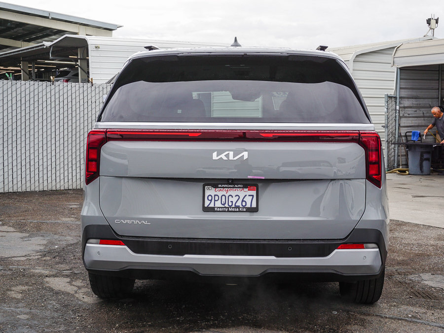 Certified 2025 Kia Carnival EX FWD image 6