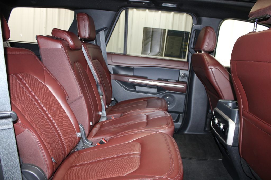 Used 2024 Ford Expedition Limited AWD/4WD image 32