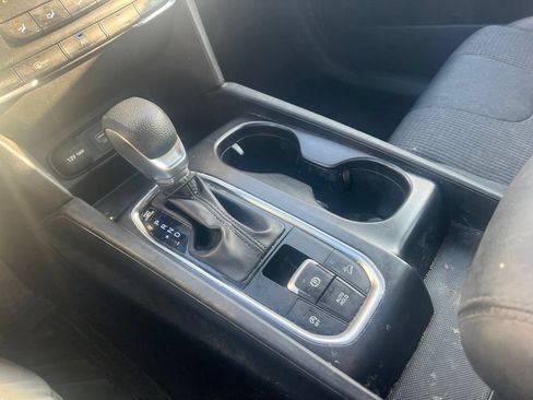 Used 2019 Hyundai Santa Fe SE AWD/4WD image 17