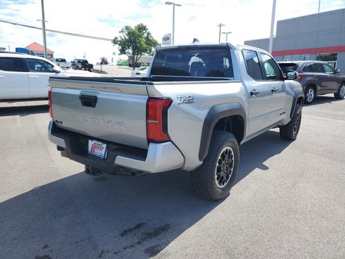 Certified 2024 Toyota Tacoma TRD Off-Road AWD/4WD image 4