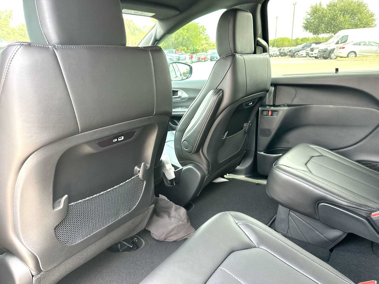 New 2027 Chrysler Pacifica Select FWD image 24