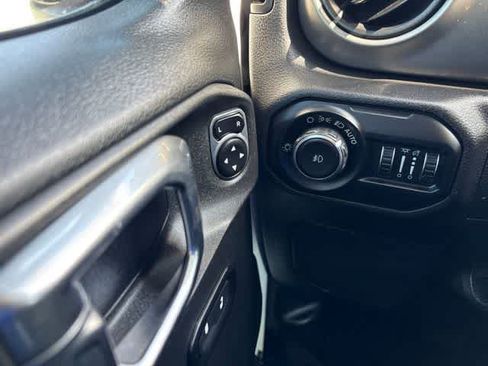 Used 2020 Jeep Wrangler Sport AWD/4WD image 23