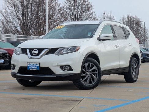 Used 2016 Nissan Rogue SL w/ SL Premium Package image 2