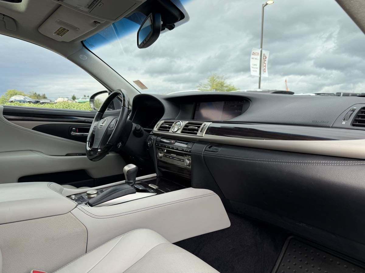 Used 2014 Lexus LS 460 w/ Comfort Package RWD image 16