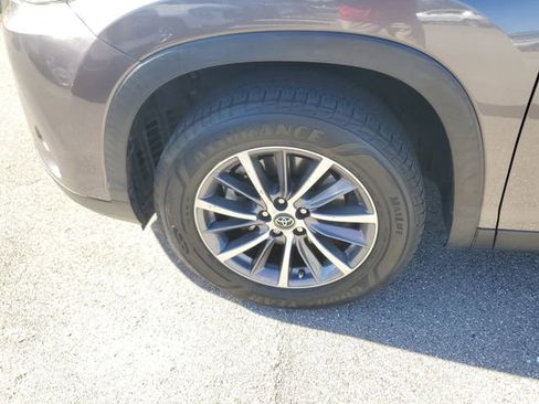 Used 2019 Toyota Highlander XLE image 10