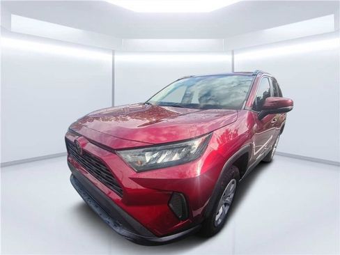 Used 2020 Toyota RAV4 LE FWD image 1