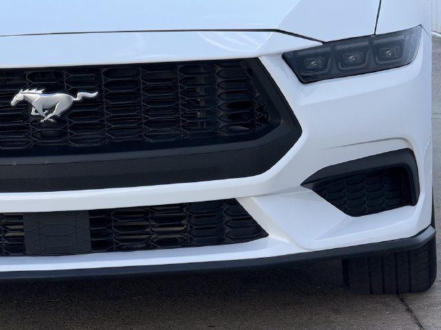 Used 2025 Ford Mustang Coupe RWD image 7