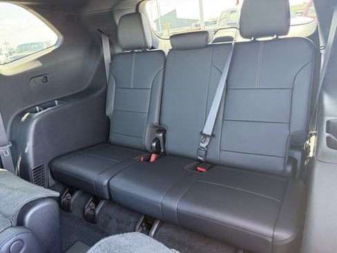 Used 2024 GMC Acadia Elevation image 9