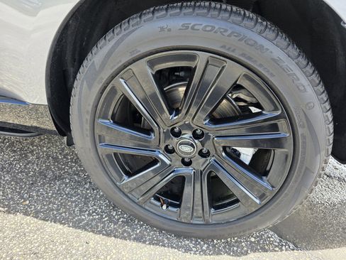 Certified 2023 Land Rover Range Rover SE image 9