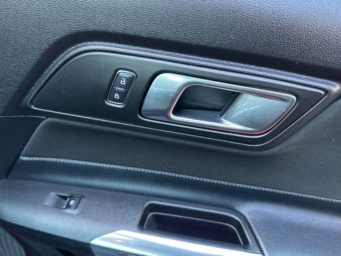 Used 2018 Ford Mustang Coupe image 20