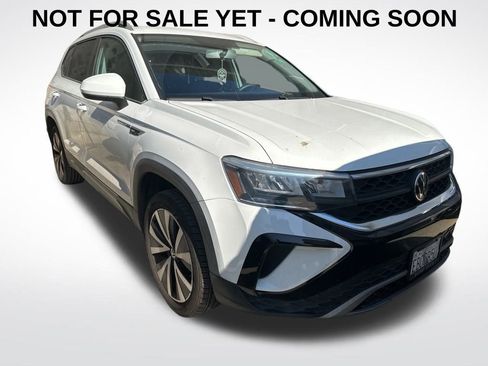 Used 2022 Volkswagen Taos SE image 1