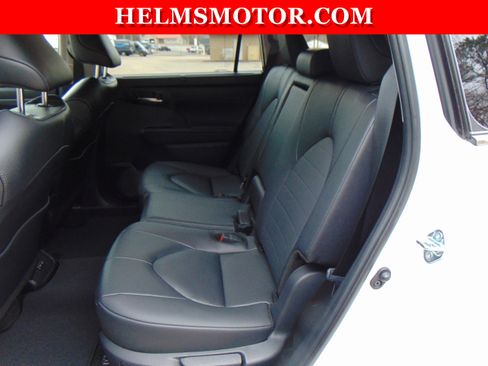 Used 2025 Toyota Highlander XLE image 26