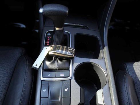 Used 2020 Kia Optima SE FWD image 22