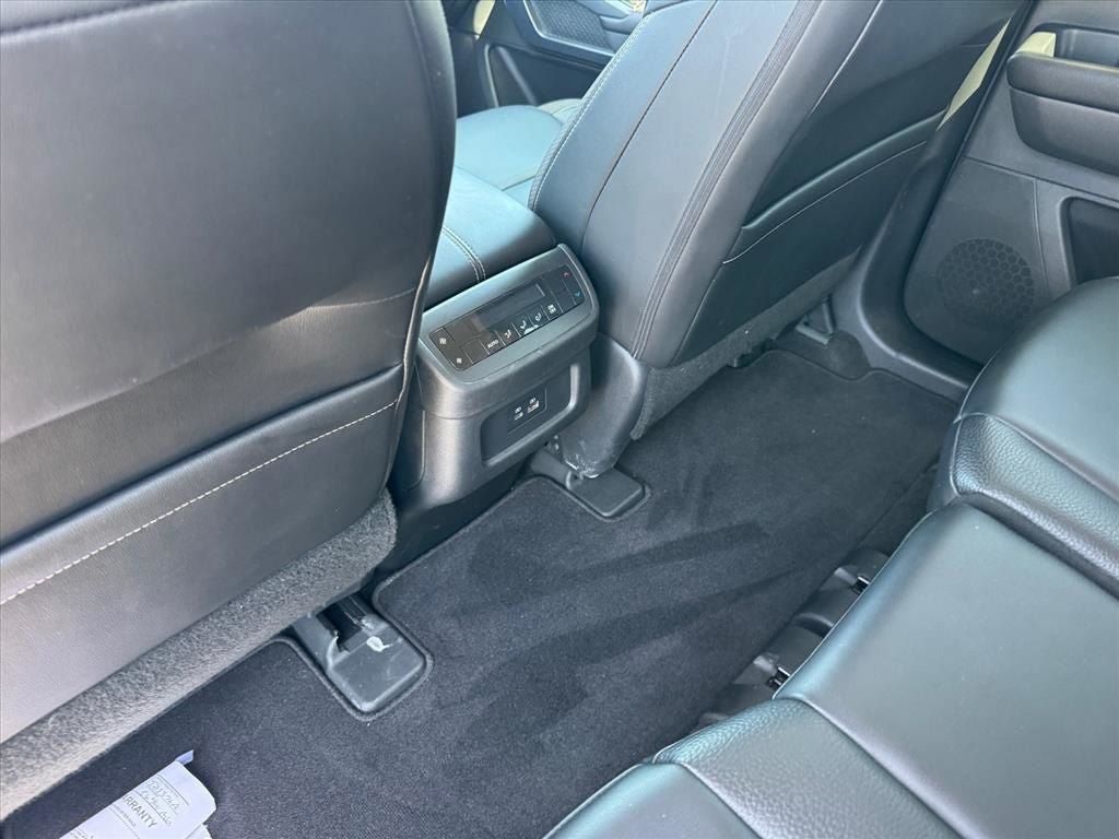 Used 2023 Nissan Pathfinder SL AWD/4WD image 16