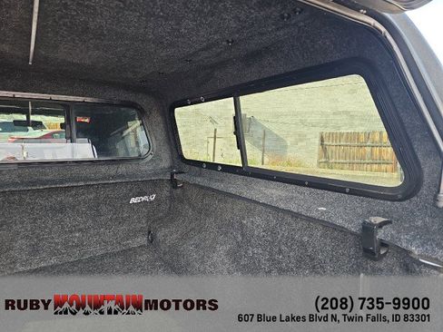Used 2023 Jeep Gladiator Rubicon w/ Cold Weather Group image 35