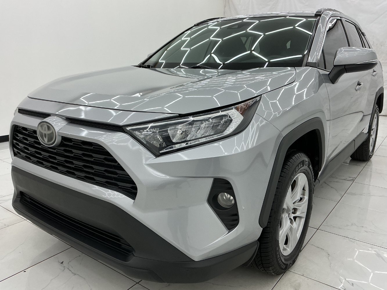 Used 2020 Toyota RAV4 XLE FWD image 1