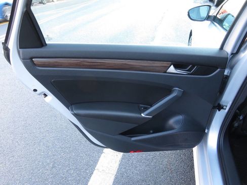 Used 2020 Volkswagen Passat 2.0T SEL image 29