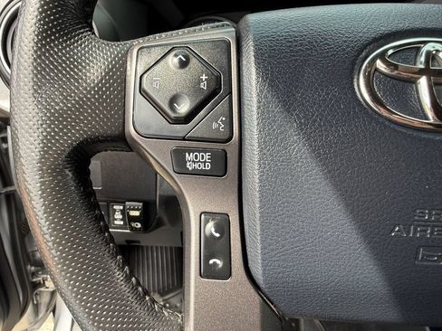 Used 2020 Toyota Tacoma TRD Off-Road w/ Technology Package AWD/4WD image 33