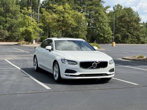 Used 2017 Volvo S90 T5 Momentum w/ Convenience Package FWD image 1