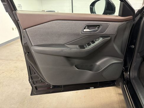 Used 2023 Nissan Rogue SV FWD image 14