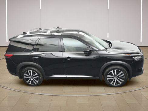Certified 2025 Nissan Pathfinder Platinum w/ Cargo Package FWD image 36