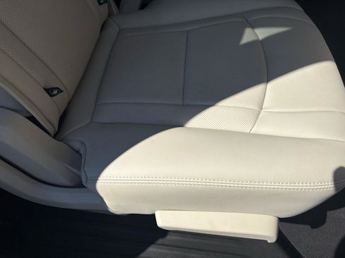 Used 2023 Buick Enclave Essence image 46