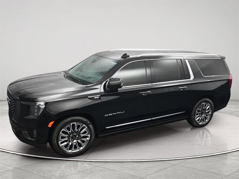 Used 2023 GMC Yukon XL Denali Ultimate image 14