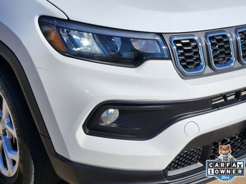 Used 2024 Jeep Compass Latitude image 12