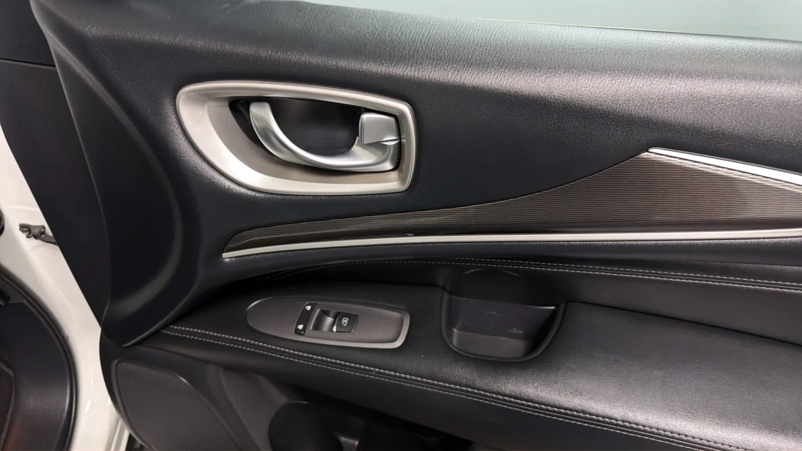 Used 2016 INFINITI QX60 FWD w/ Premium Plus Package image 18
