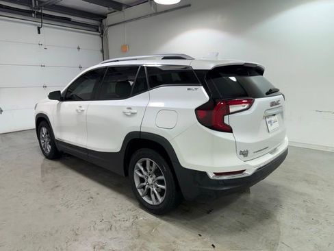 Used 2022 GMC Terrain SLT w/ Infotainment Package II image 5