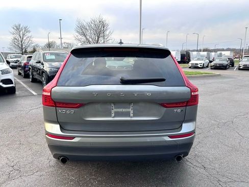 Used 2021 Volvo XC60 T5 Momentum w/ Premium Package image 8