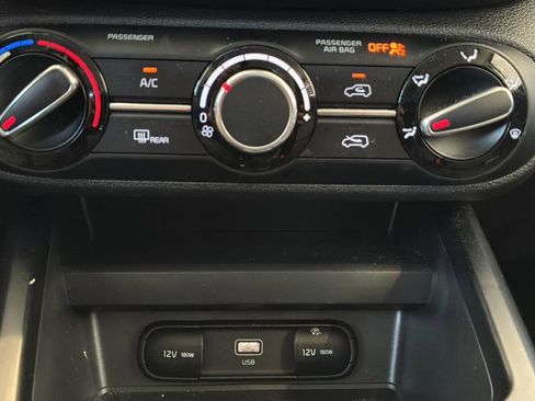 Used 2025 Kia Soul LX w/ LX Technology Package FWD image 20