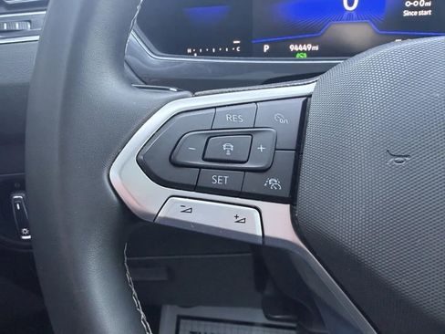 Used 2022 Volkswagen Tiguan SE image 16