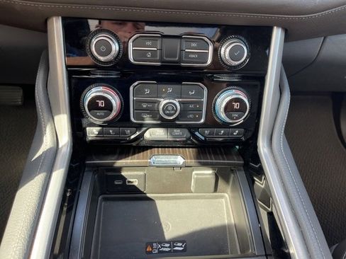Used 2021 GMC Yukon XL Denali w/ Denali Premium Package image 34