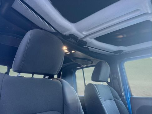 Certified 2023 Jeep Gladiator Sport image 16