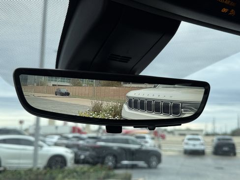 Used 2021 GMC Yukon XL Denali w/ Denali Premium Package image 29