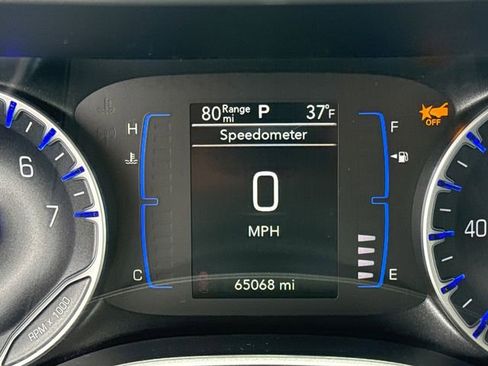 Used 2023 Chrysler Voyager LX image 20