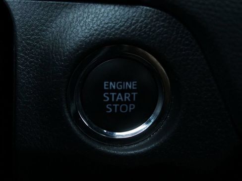 Used 2025 Toyota RAV4 XLE FWD image 30