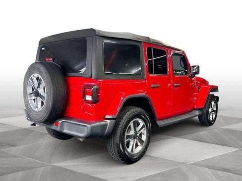 Used 2018 Jeep Wrangler Unlimited Sahara AWD/4WD image 8