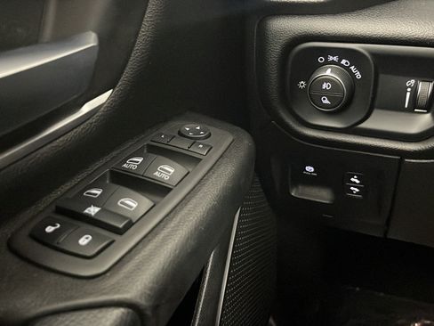 Used 2022 RAM 1500 Big Horn w/ Night Edition AWD/4WD image 22