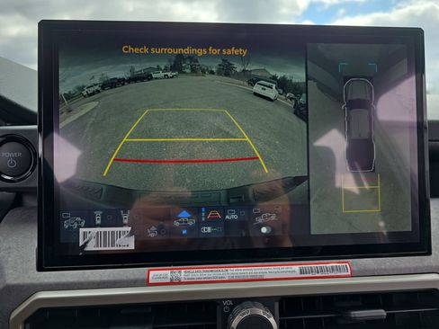 Used 2025 Toyota Tacoma Trailhunter image 25