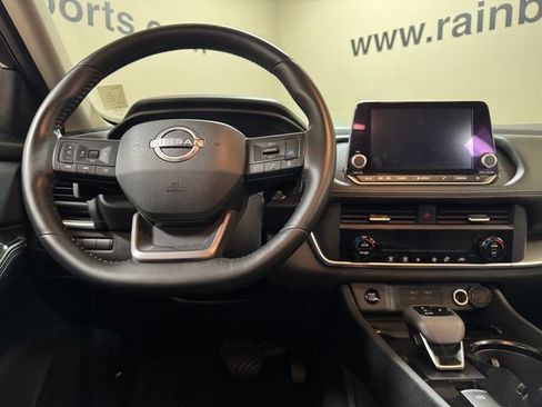 Used 2025 Nissan Rogue SV FWD image 9