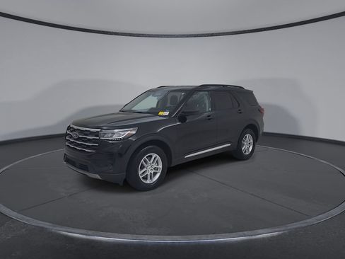 Used 2025 Ford Explorer Active AWD/4WD image 8