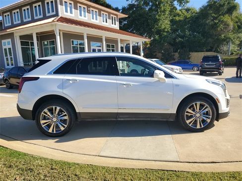 Used 2025 Cadillac XT5 Premium Luxury image 8