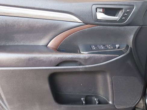 Used 2018 Toyota Highlander Limited Platinum AWD/4WD image 12
