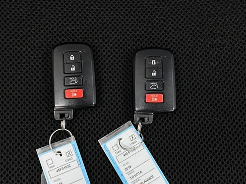 Used 2019 Toyota Highlander XLE image 9