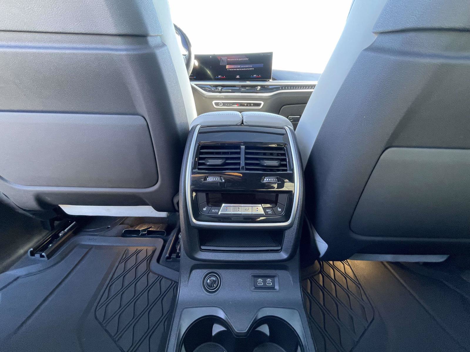 Used 2023 BMW X7 xDrive40i w/ M Sport Package AWD/4WD image 6